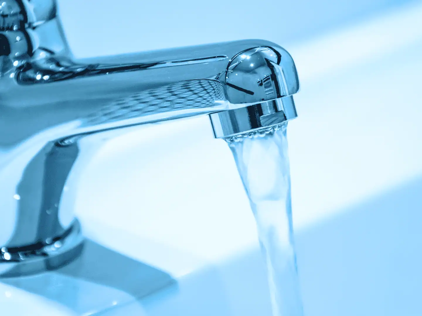 tap-commercial 13 tap with water going into sink